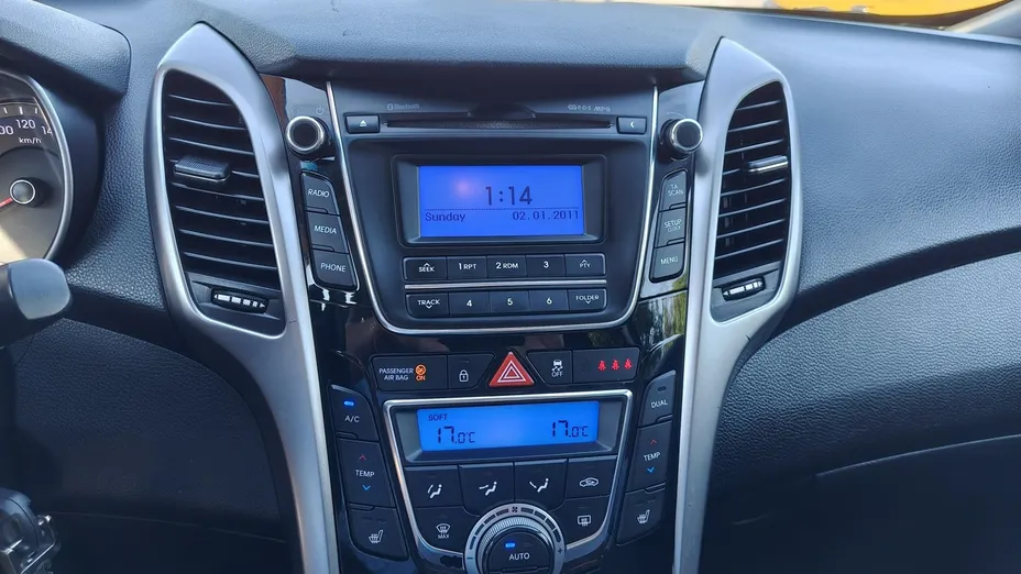 HYUNDAI i30 -