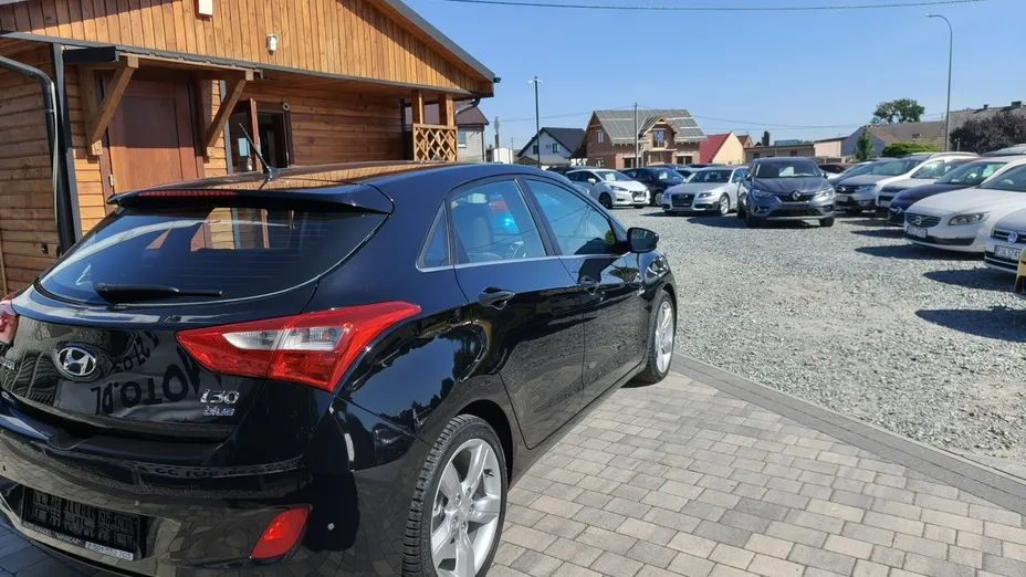 HYUNDAI i30 -