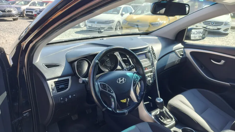 HYUNDAI i30 -