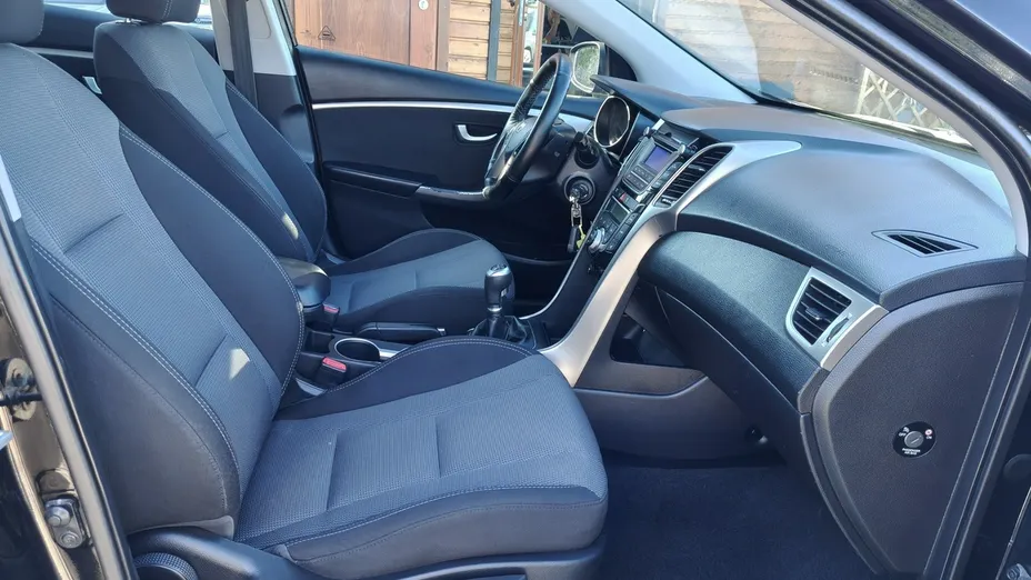 HYUNDAI i30 -