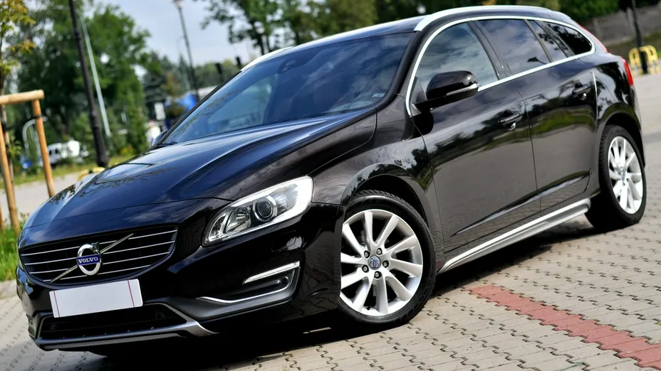 VOLVO V60 -