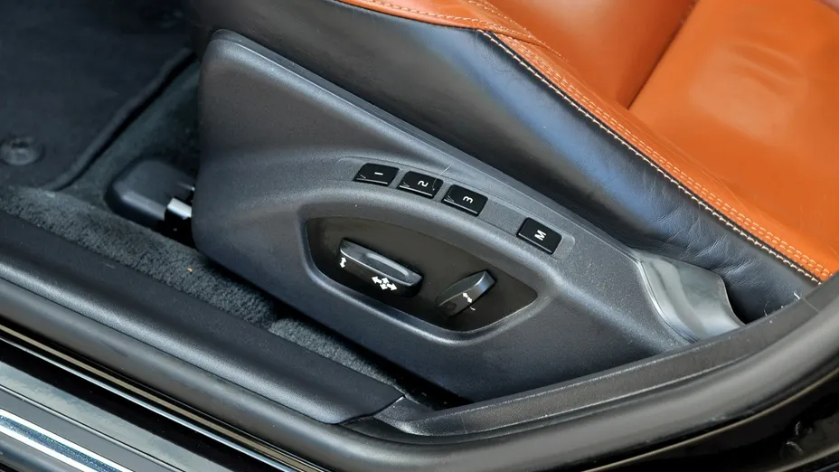 VOLVO V60 -