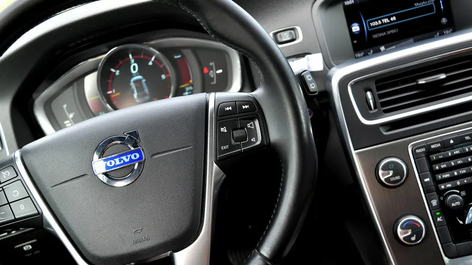 VOLVO V60 -