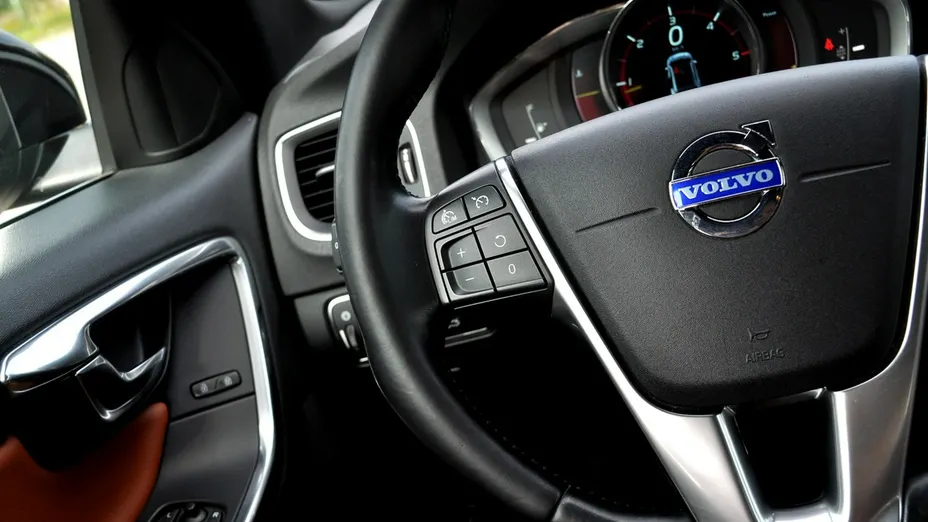 VOLVO V60 -