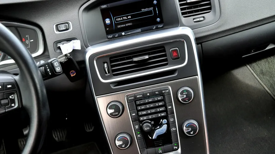 VOLVO V60 -