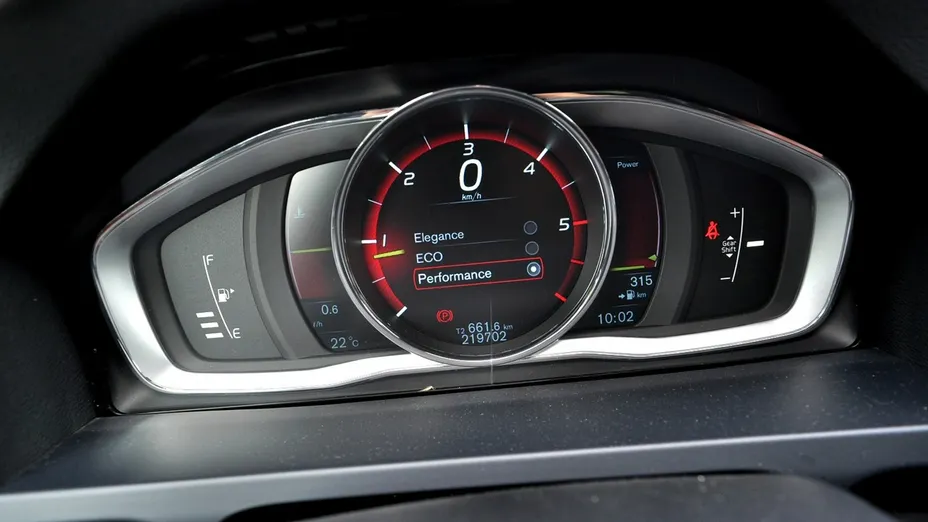 VOLVO V60 -