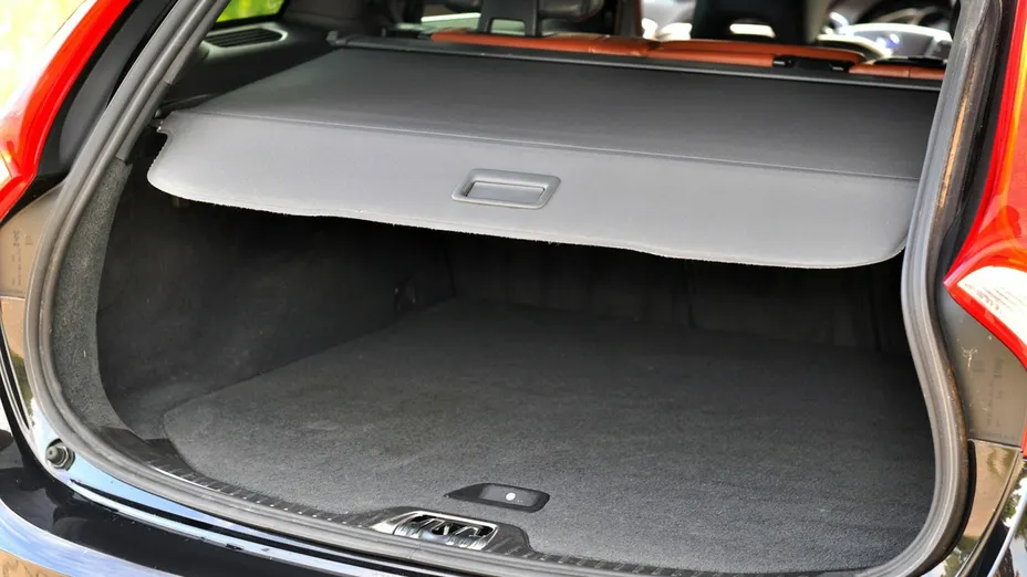 VOLVO V60 -
