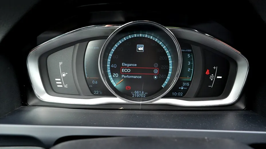 VOLVO V60 -