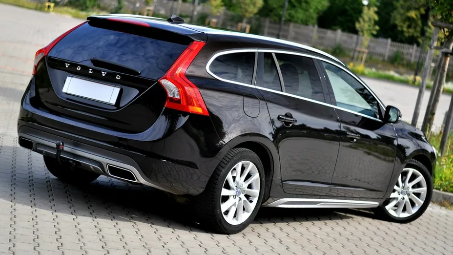 VOLVO V60 -