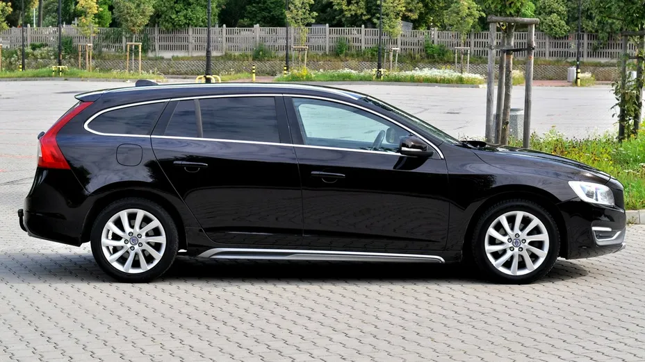 VOLVO V60 -