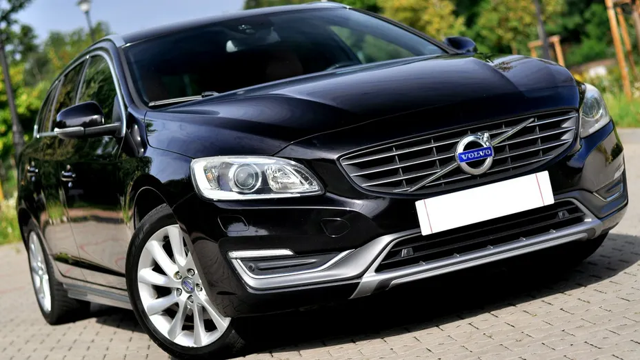 VOLVO V60 -