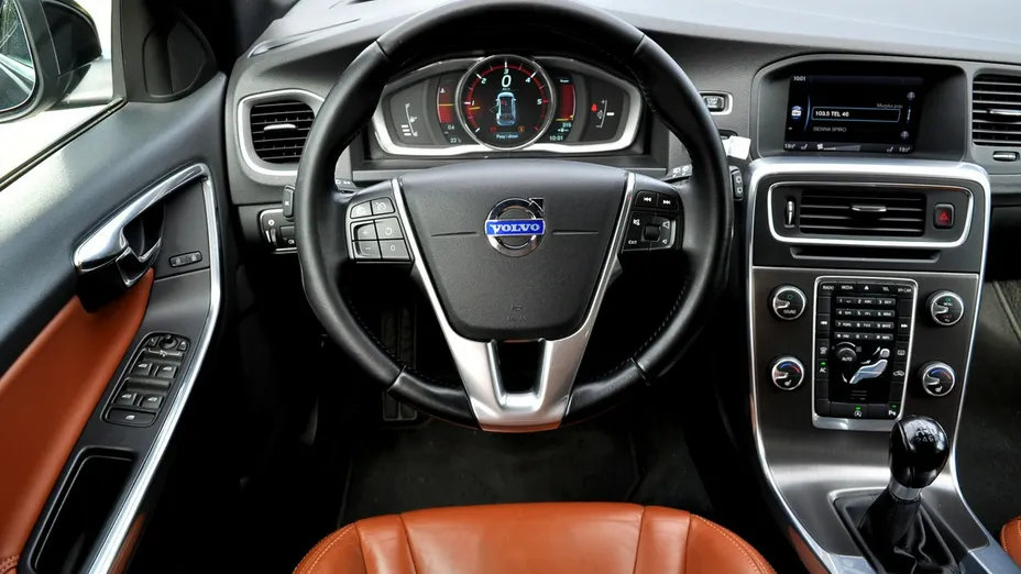 VOLVO V60 -
