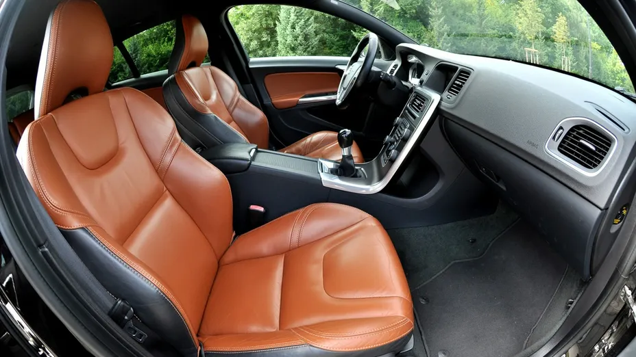 VOLVO V60 -
