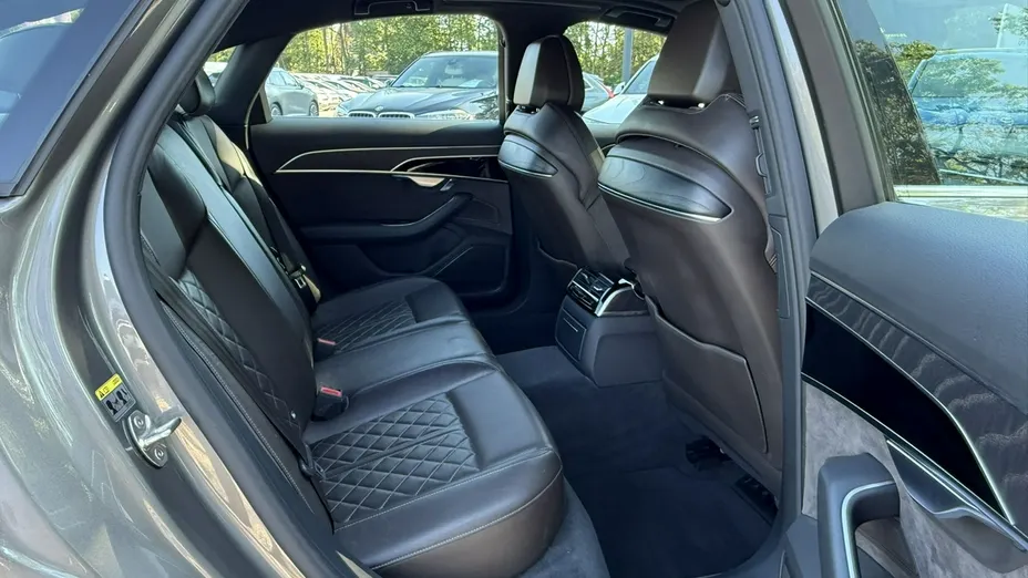 AUDI A8 -