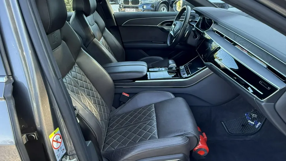 AUDI A8 -