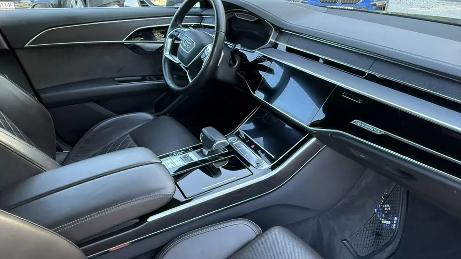 AUDI A8 -