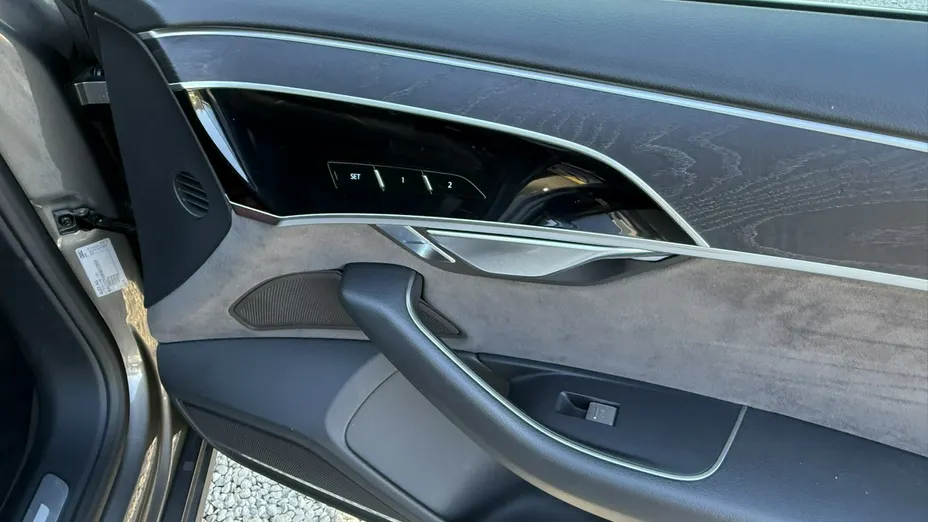 AUDI A8 -