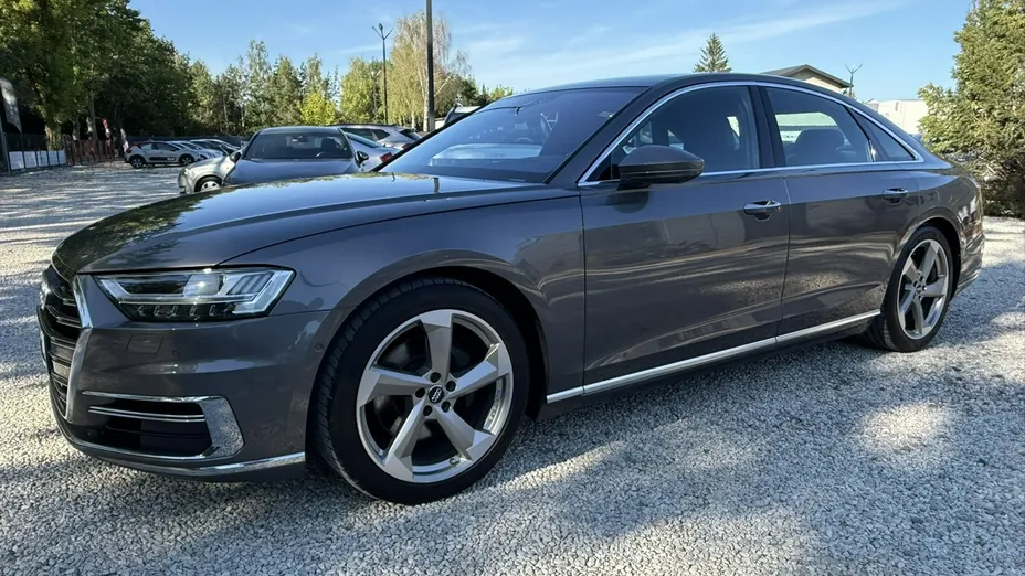AUDI A8 -