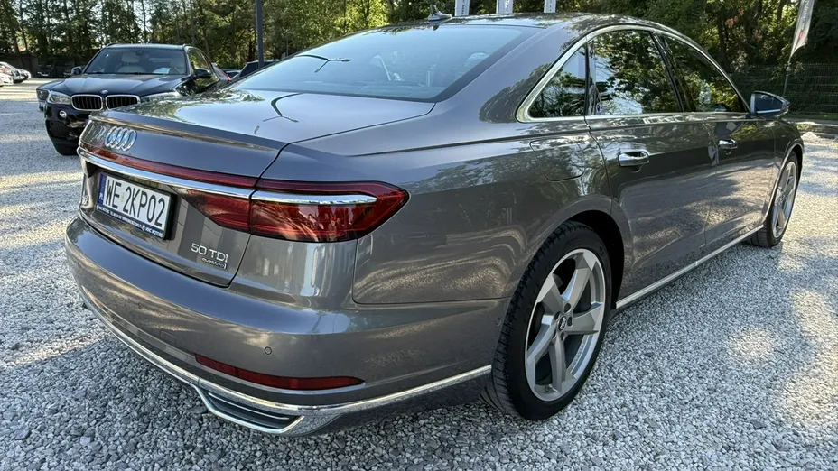 AUDI A8 -
