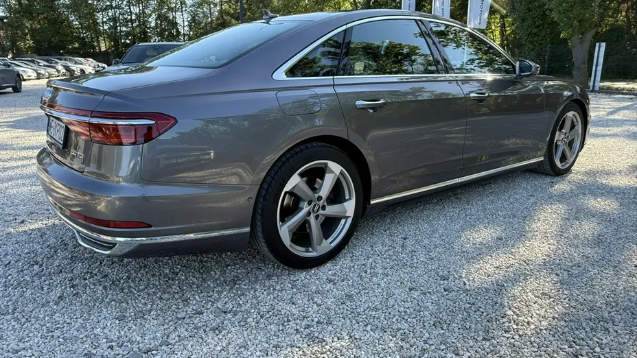 AUDI A8 -