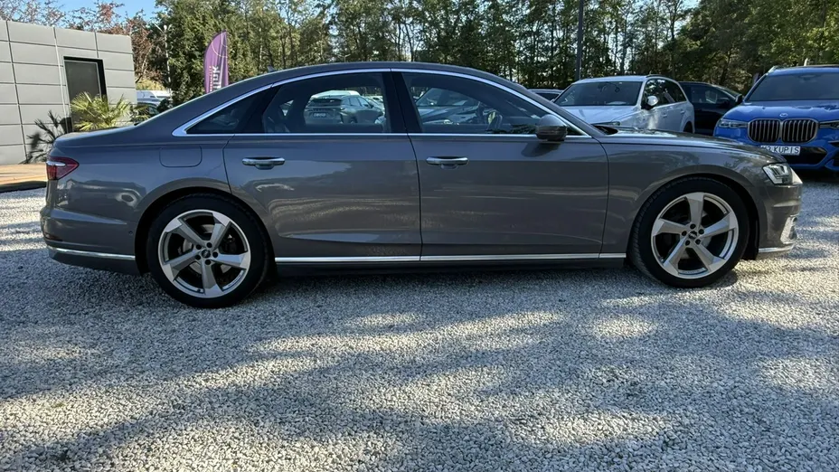 AUDI A8 -
