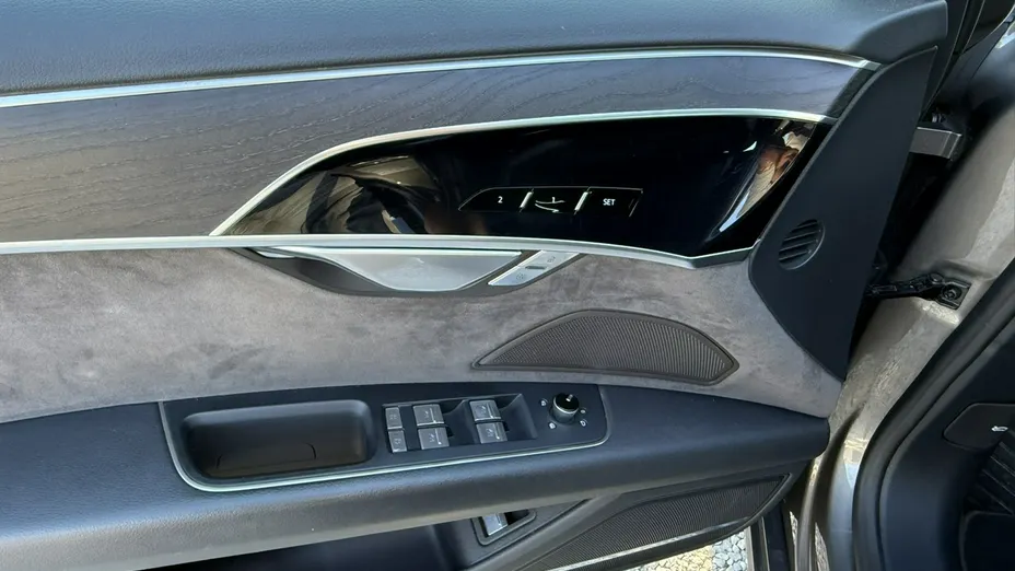 AUDI A8 -