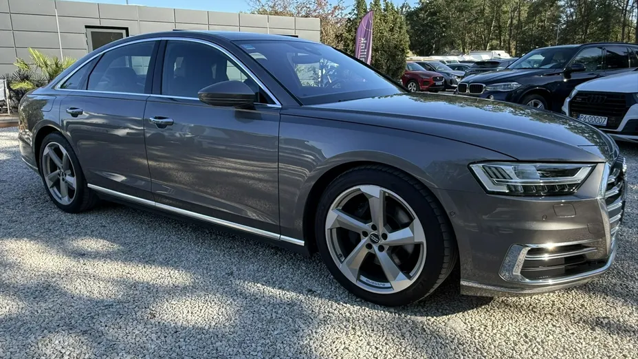 AUDI A8 -