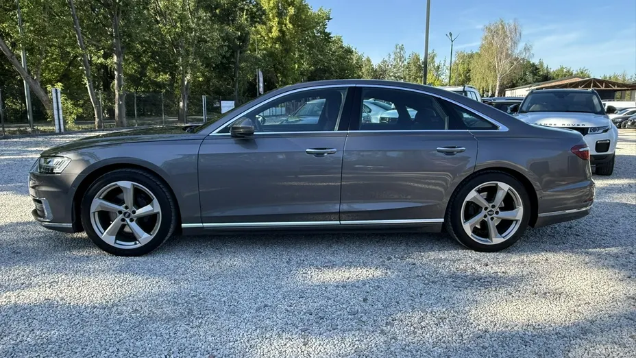 AUDI A8 -