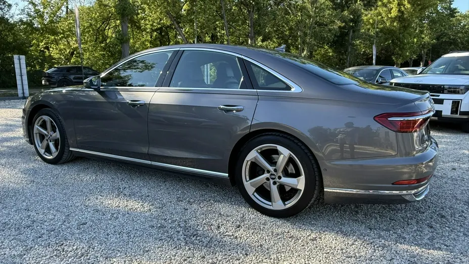 AUDI A8 -