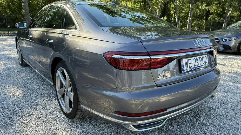 AUDI A8 -