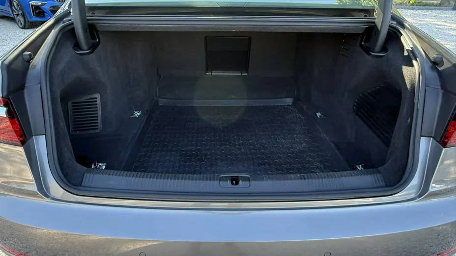 AUDI A8 -