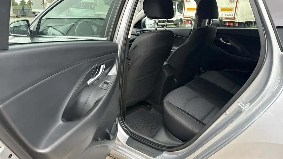 HYUNDAI i30 -