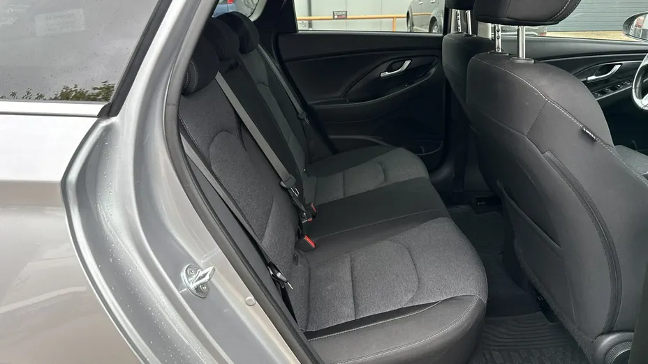 HYUNDAI i30 -