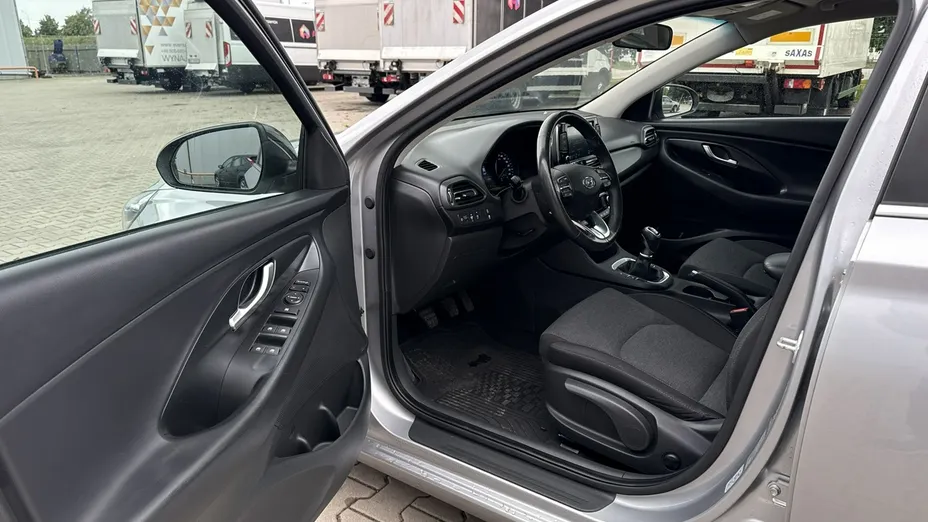 HYUNDAI i30 -