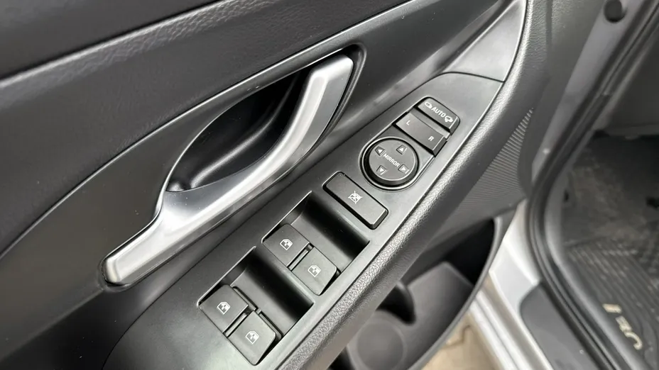 HYUNDAI i30 -