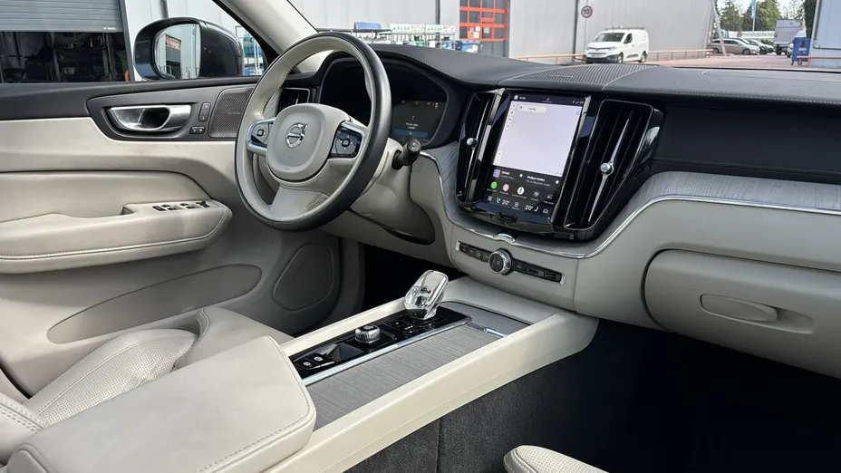 VOLVO XC60 -