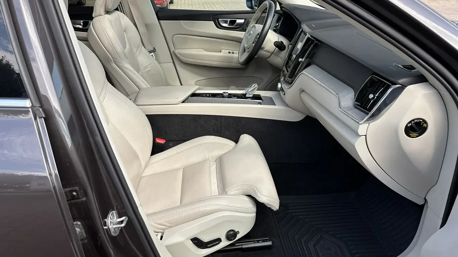 VOLVO XC60 -