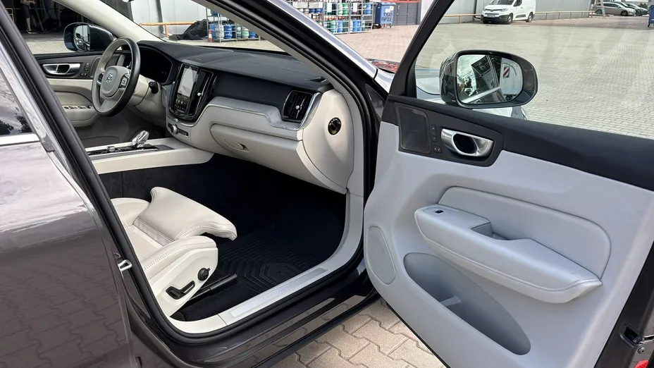 VOLVO XC60 -