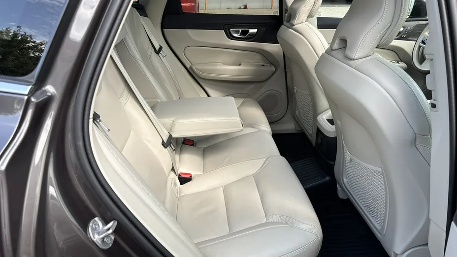 VOLVO XC60 -