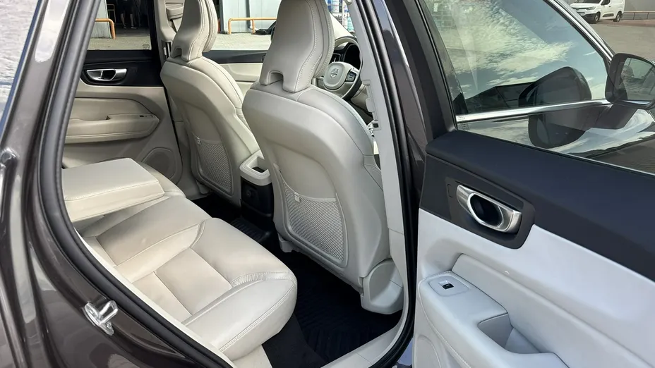 VOLVO XC60 -
