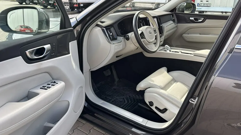 VOLVO XC60 -