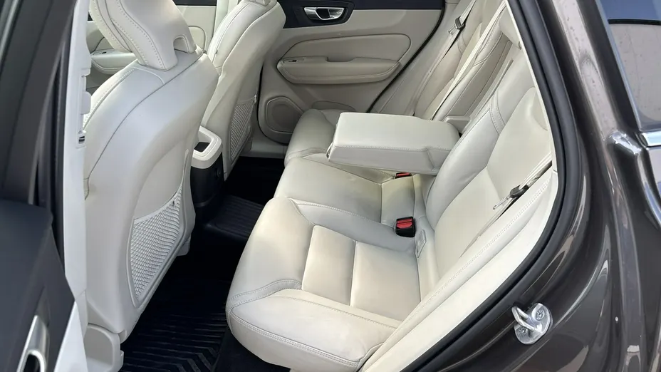 VOLVO XC60 -