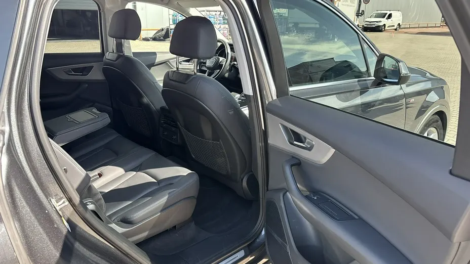 AUDI Q7 -