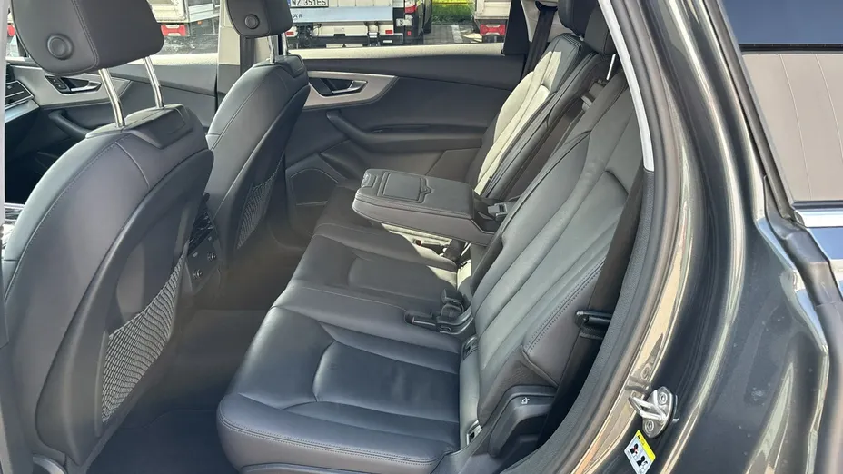 AUDI Q7 -