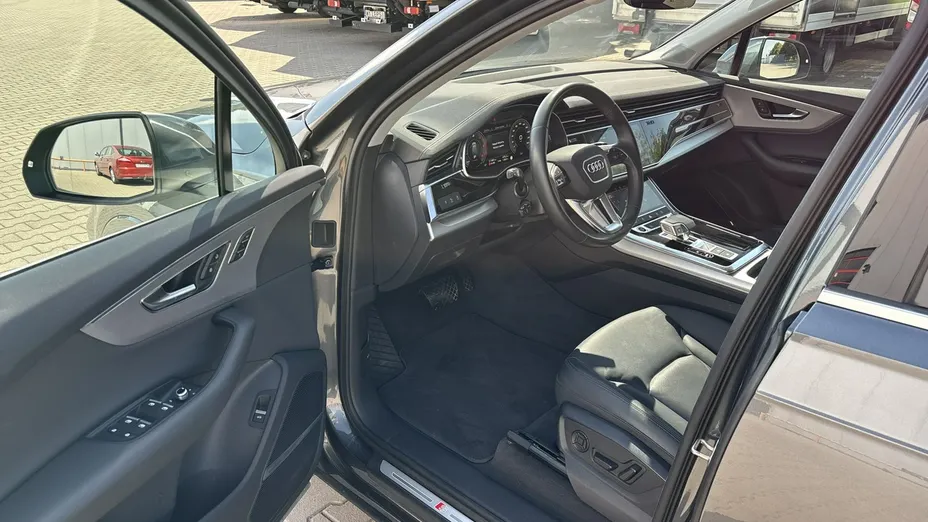 AUDI Q7 -