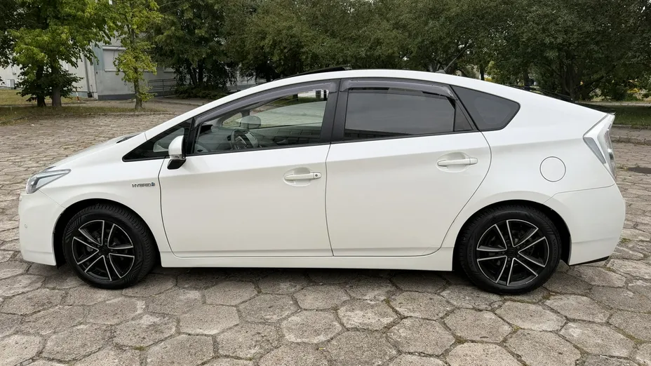 TOYOTA Prius -