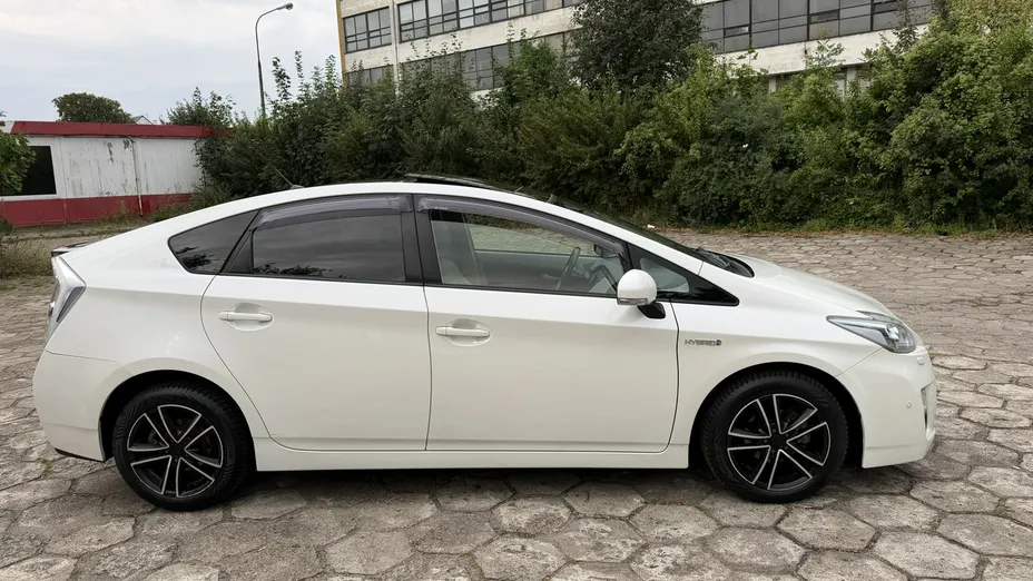 TOYOTA Prius -
