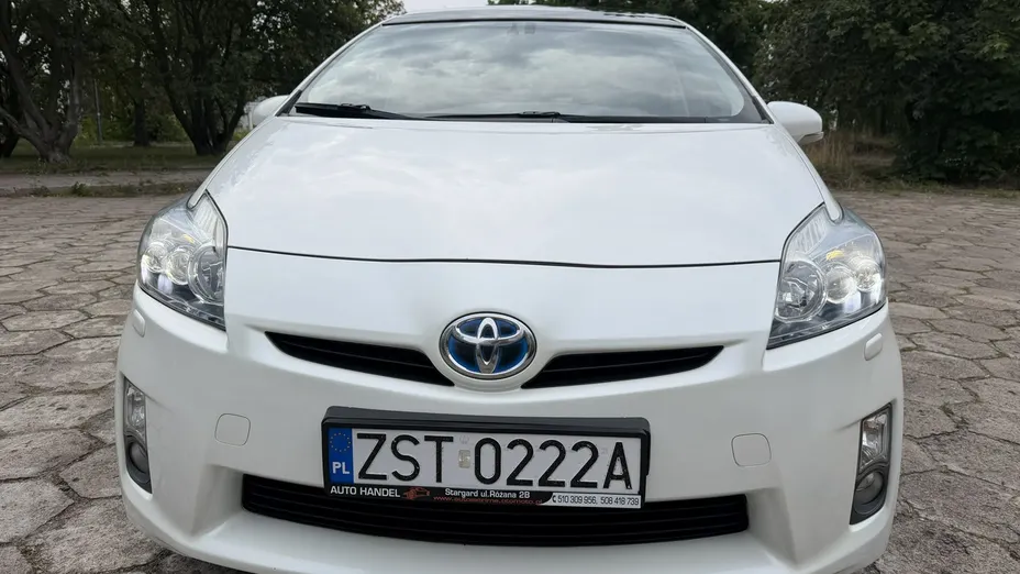 TOYOTA Prius -