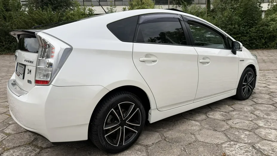 TOYOTA Prius -