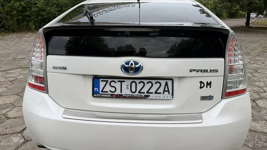 TOYOTA Prius -